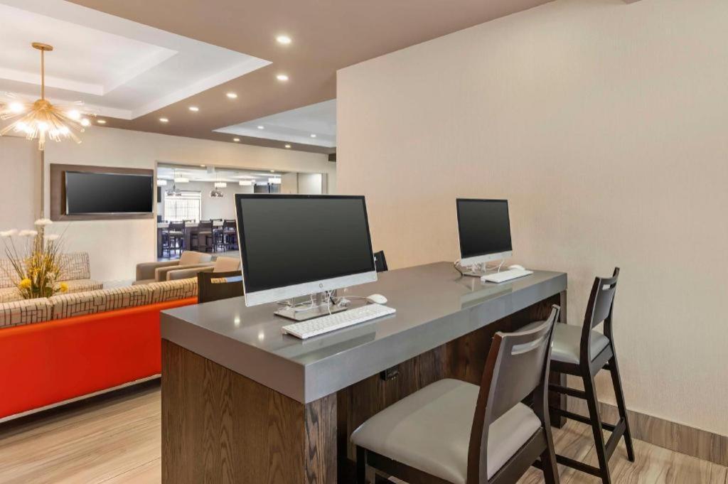Best Western Plus Executive Inn Toronto Exterior photo