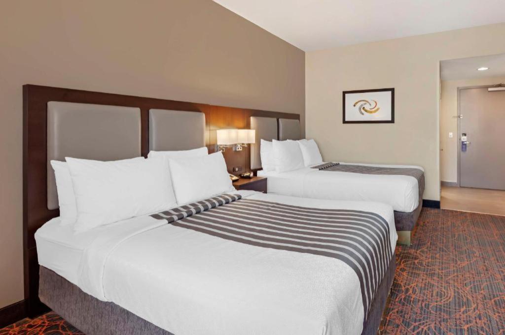 Best Western Plus Executive Inn Toronto Exterior photo