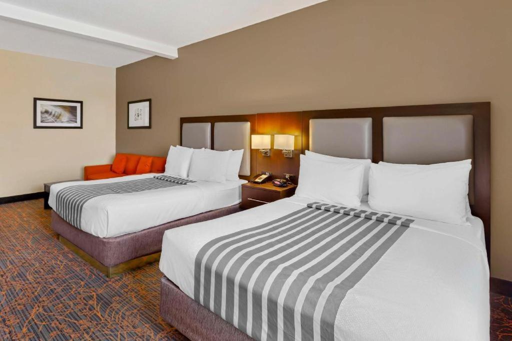 Best Western Plus Executive Inn Toronto Exterior photo