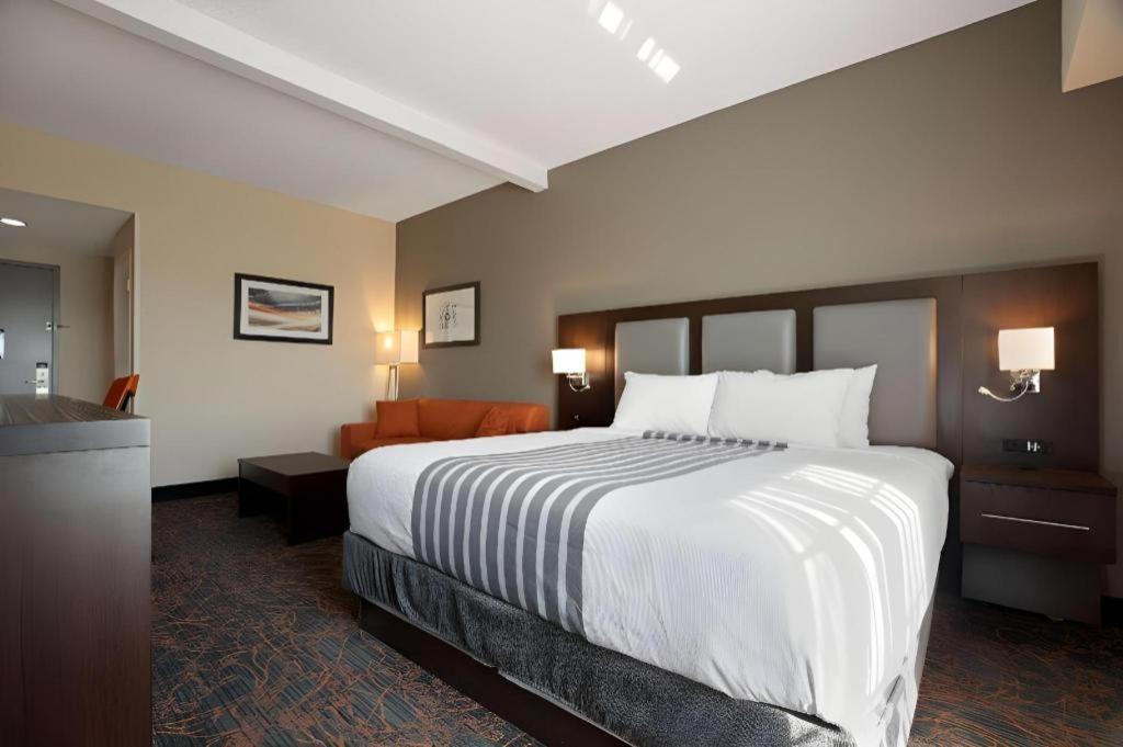 Best Western Plus Executive Inn Toronto Exterior photo