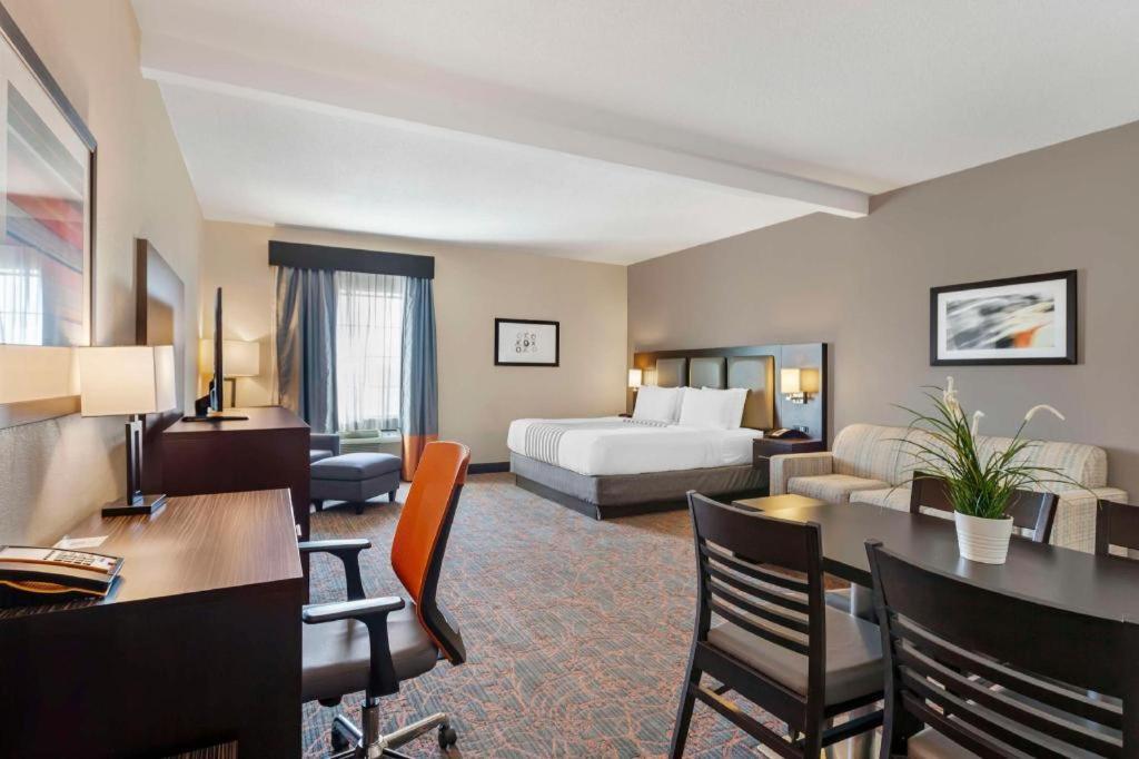 Best Western Plus Executive Inn Toronto Exterior photo