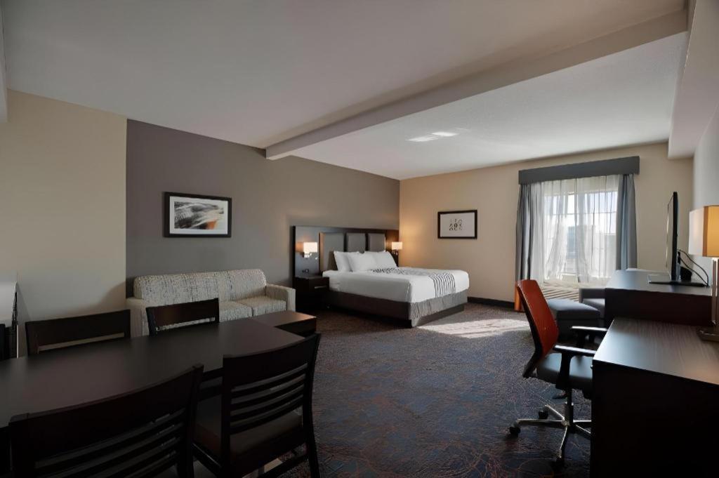 Best Western Plus Executive Inn Toronto Exterior photo