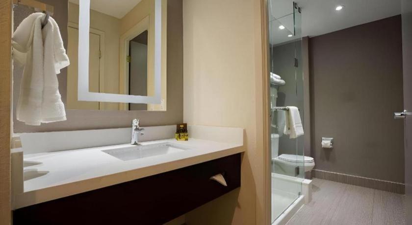 Best Western Plus Executive Inn Toronto Exterior photo